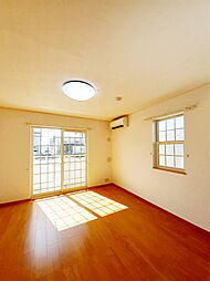 サン・アヴェニューＡ 102 1階ワンルームのリビング/ダイニング