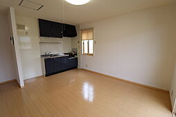 カルナ みたか 201 2階2LDKのリビング/ダイニング