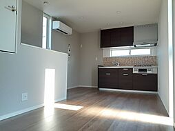 Rizエクリュ轟木 102 1階2LDKのリビング/ダイニング