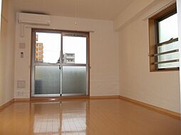 リーフグリーン 203 2階ワンルームのリビング/ダイニング