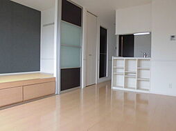 東武伊勢崎線 太田駅 徒歩2分の賃貸アパート 3階1LDKのリビング/ダイニング