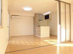 スリー・スター IV号館　Ａ 102 1階2LDKのリビング/ダイニング