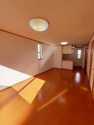 フォレストヒルズ 101 1階ワンルームのリビング/ダイニング