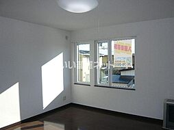 ヴィーナスヴィレッジV 202 2階1LDKのリビング/ダイニング