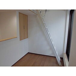 アースクエイク豊II 102 1階ワンルームのリビング/ダイニング