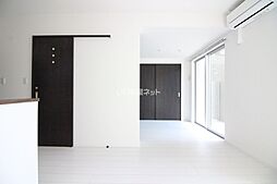 8 court 205 2階ワンルームのリビング/ダイニング