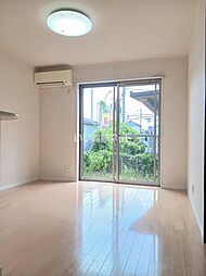 カーサ・ジュラーレII 101 1階1LDKのリビング/ダイニング