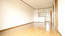 Ｄｅｆｉ−ＫＭ 102 1階ワンルームのリビング/ダイニング