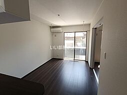 East Village II棟 102 1階1LDKのリビング/ダイニング