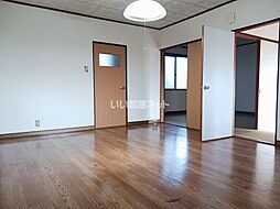 巾クレスト 107 1階2DKのリビング/ダイニング