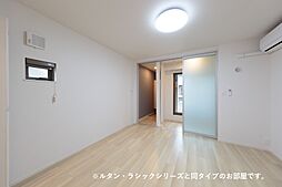 ブライト・レジデンス　II 103 1階ワンルームのリビング/ダイニング