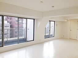 カスタリアお茶の水 0703 7階1LDKのリビング/ダイニング