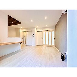 Lull(ラル) 203 2階1LDKのリビング/ダイニング