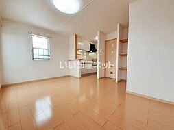 アーバン・プライム 102 1階ワンルームのリビング/ダイニング