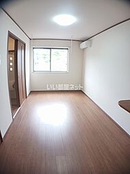 コモド山家 108 1階ワンルームのリビング/ダイニング