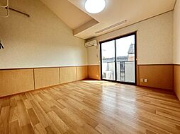 ゼフィールD 202 2階1Kのリビング/ダイニング