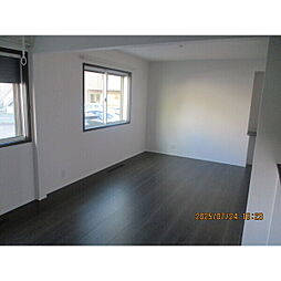 KINGDOMII 101 1階1LDKのリビング/ダイニング