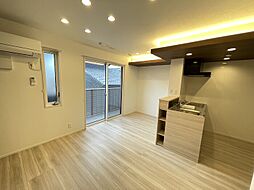 アストリア 202 2階1LDKのリビング/ダイニング