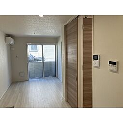 オスト六浦 102 1階1LDKのリビング/ダイニング