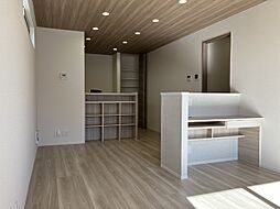 ヴェルデ・ルーチェ 102 1階2LDKのリビング/ダイニング