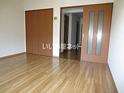 アースグローリエ 205 2階1Kのリビング/ダイニング