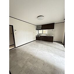 栗橋東貸家V 1F-2F 1階4LDKのリビング/ダイニング