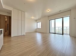 ＨＡＲＵＭＩ　ＦＬＡＧ　ＳＵＮ　ＶＩＬＬＡＧＥ　Ｔ棟 50階2LDKのリビング/ダイニング