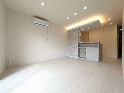 Yokoi　House　XI 102 1階3LDKのリビング/ダイニング