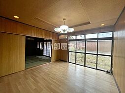 春と青空のｔｅｒｒａｃｅ 1階5DKのリビング/ダイニング