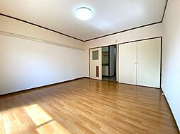 コモド西条 107 1階1Kのリビング/ダイニング