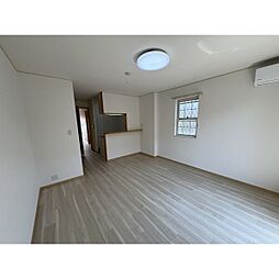 フォーリスト清水 101 1階ワンルームのリビング/ダイニング