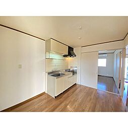 サープラス　サカイ　B 102 1階2DKのリビング/ダイニング