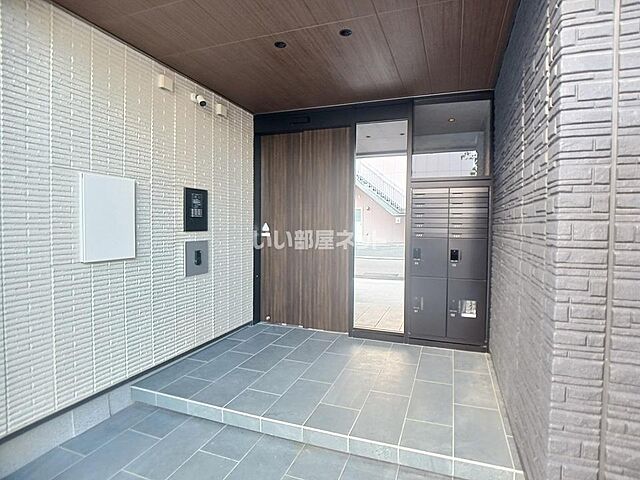 12 / 16