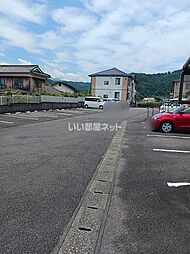 8 / 9
