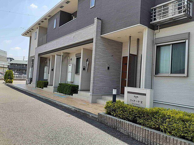 4 / 33