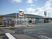 【スーパー】ヨークベニマル コスモス通り店まで748ｍ