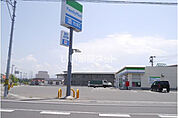 【コンビニエンスストア】ファミリーマート塩井店まで605ｍ
