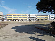 【小学校】亘理町立逢隈小学校まで1014ｍ