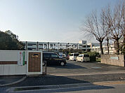 【小学校】栗東市立葉山小学校まで889ｍ