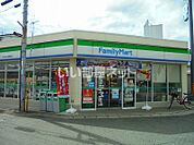 【コンビニエンスストア】ファミリーマート　ＪＲ大和小泉駅前店まで463ｍ