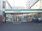 【コンビニエンスストア】ファミリーマート 皆実町六丁目店まで584ｍ