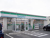 【コンビニエンスストア】ファミリーマート　前沢店まで736ｍ