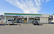 【コンビニエンスストア】ファミリーマート小浦忠岡北店まで686ｍ