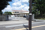 【小学校】塩尻市立吉田小学校まで877ｍ