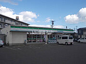 【コンビニエンスストア】ファミリーマート久居北口店まで990ｍ