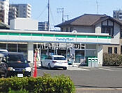 【コンビニエンスストア】ファミリーマート　新田東店まで719ｍ