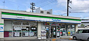 【コンビニエンスストア】ファミリーマート堺百舌鳥梅町町2丁店まで489ｍ