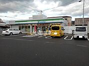 【コンビニエンスストア】ファミリーマート 新居浜泉池店まで216ｍ