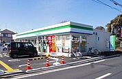 【コンビニエンスストア】ファミリーマートふじみ野新駒林二丁目店まで198ｍ