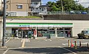 【コンビニエンスストア】ファミリーマート 茨木南春日丘店まで112ｍ